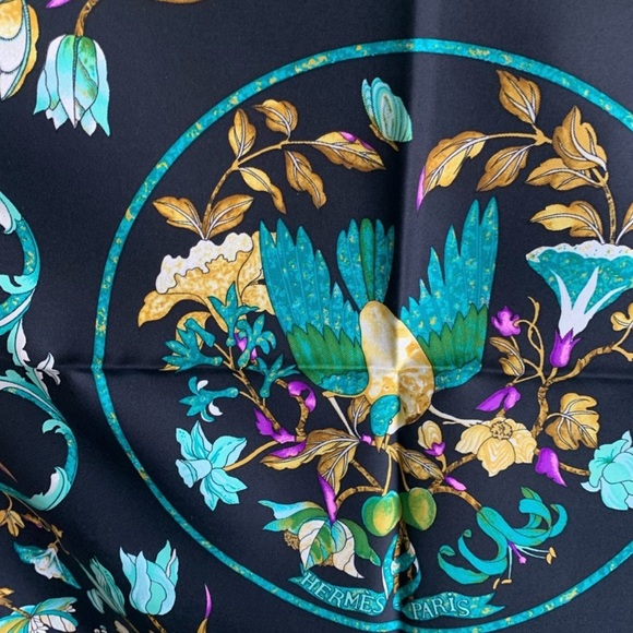 Hermes 100% Silk scarf, bird motif. Full inclusion. - Picture 10 of 12